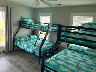 Holden Beach House Second Row with surround views! - Holden Beach - 3
