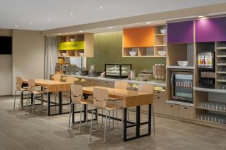 Home2 Suites by Hilton Des Moines at Drake University - 1