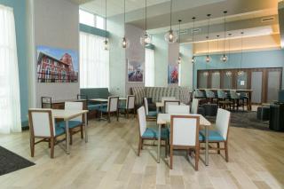Hampton Inn & Suites Erie Bayfront - Erie - 4
