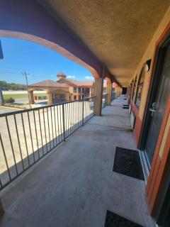 Scottish Inn and Suites Beaumont - Beaumont - 5