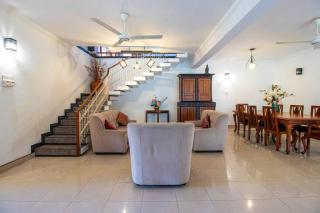 Spacious 4BR 4BA Family Villa wt Balcony & Lavish Garden - Ratmalana - 4