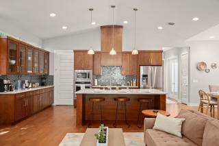 Luxury East Austin at its Finest! - 7