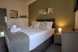 Emerald House - TV in every bedroom! - Neath - 4
