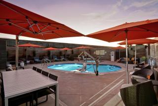 Hampton Inn & Suites Los Angeles Burbank Airport - Burbank - 6