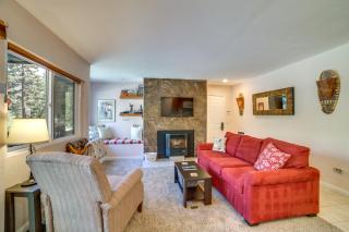 Mammoth Lakes Condo with Community Pool and Hot Tub! - Mammoth Lakes - 2