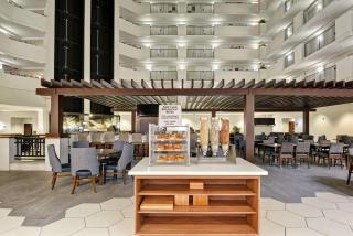 Embassy Suites by Hilton Orlando Downtown - Orlando - 1