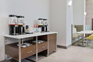 Hampton Inn & Suites Orlando International Drive North - 2