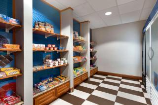 Hampton Inn & Suites by Hilton Manchester Bedford - 2