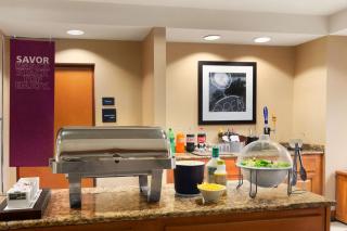 Hampton Inn & Suites by Hilton Manchester Bedford - 1