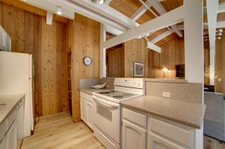 Mammoth Lakes Vacation Rental 1 Mi to Ski Area! - 2