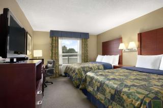 Travelodge by Wyndham Oshawa Whitby - 2