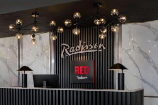 Radisson RED London Heathrow - 2