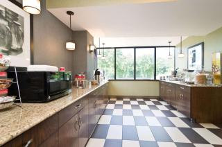 Hampton Inn New Philadelphia - 1