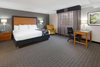 Super 8 by Wyndham The Woodlands North - The Woodlands - 3