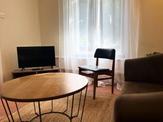 Canterbury King bed house with Free Parking & Garden - 2