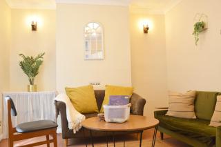 Canterbury King bed house with Free Parking & Garden - 3