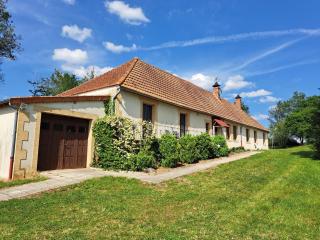 Traditional holiday home with garden - Ygrande - 0