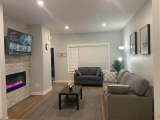 Luxurious 3 BR Villa with free parking - King Bed - Regina - 0