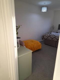 Spacious Apartment with Balcony, Breakfast & Parking, - Bishop Auckland - 7