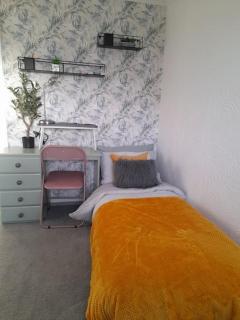 Spacious Apartment with Balcony, Breakfast & Parking, - Bishop Auckland - 6