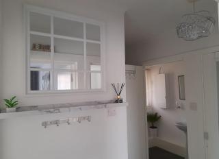 Spacious Apartment with Balcony, Breakfast & Parking, - Bishop Auckland - 3