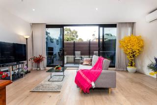 Modern double storey 3 BDRs in South Mel(TF5SM01) - 0