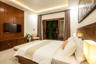 1-Bedroom Suite Room 5-Minutes Walk to Beach - 6