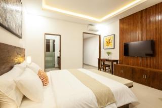 1-Bedroom Suite Room 5-Minutes Walk to Beach - 2