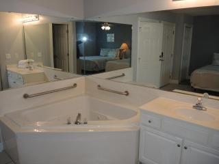 Studio Home 1203L at Brunswick Plantation Resort and Golf Villas in the Heart of NC Seafood Country studio - Calabash - 7