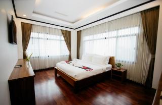Sisombat Plaza Hotel - Vang Vieng - 3