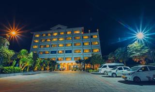 Sisombat Plaza Hotel - Vang Vieng - 9