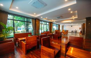 Sisombat Plaza Hotel - Vang Vieng - 4