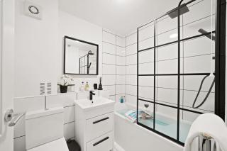 Luxury 1 bed flat South Woodford with parking - minutes walk to Central line Zone 4 - Londen - 4