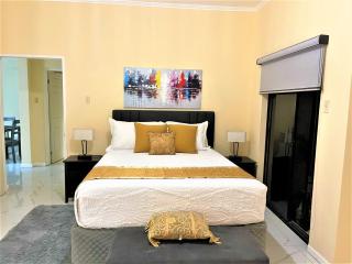 Escape to Paradise - Kingston - 3