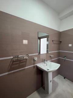 The Holiday inn - 5
