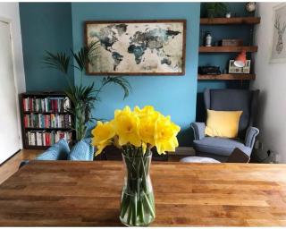 Bright, book-filled flat in artsy Stokes Croft - Bristol - 8