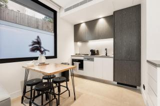 Modern 1BR Abode with Courtyard Steps to the Beach - Sídney - 4