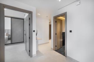 Canal front apartment with Burj Khalifa view by Suiteable - 1