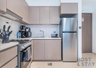 Charming 1BR Act1 Act 2 Downtown - Host & Stay - 3