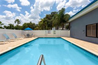 Days Inn & Suites by Wyndham Lakeland - Lakeland - 1