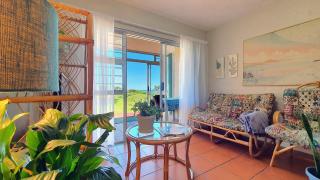 Escape to Paradise: Beachside Apartment - 0
