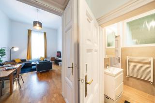 Shining bright two bedroom apt next to Andrassy ave - Budapest - 3