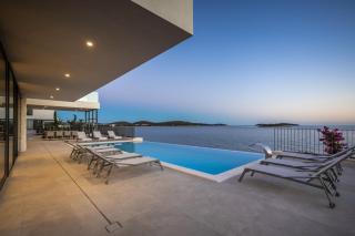 Sensational Rogoznica Villa 5 Bedrooms Villa Miracle Balcony Overlooking Amazing Sea Views - 4