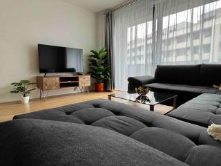 Newly built Apartment with balcony, AC and free indoor garage - Prague - 2