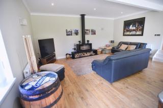 Luxury property - Swimming Pool, Games Room & Hot Tub - Usk - 3