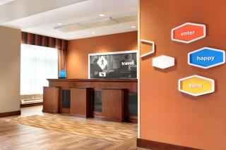 Hampton Inn New York - LaGuardia Airport - 4