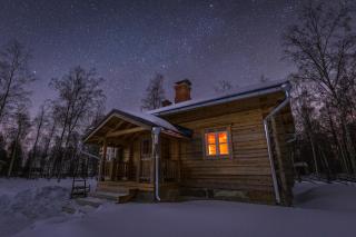 Iisland Pauhu Loghouse and sauna under the starlit sky - 9