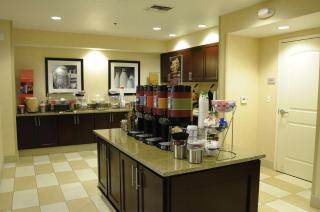 Hampton Inn & Suites Redding - Redding - 1