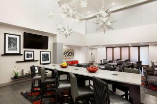 Hampton Inn and Suites Roanoke Airport/Valley View Mall - Roanoke - 1