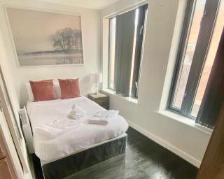 2 Bed Flat Near Deansgate - Manchester - 5